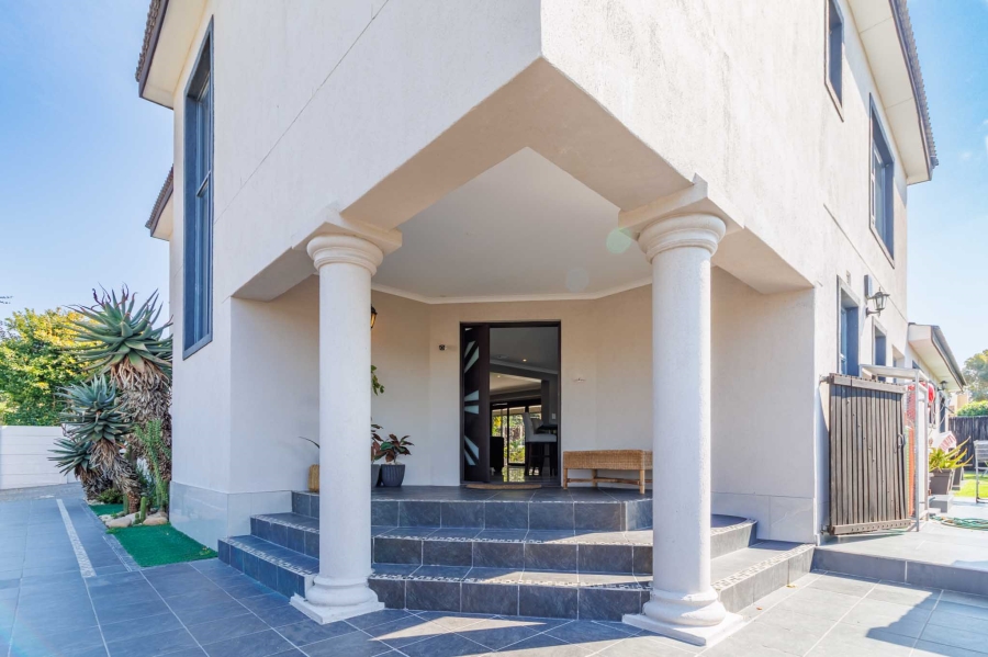 4 Bedroom Property for Sale in Flamingo Vlei Western Cape
